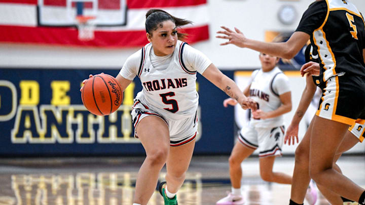 East Lansing's Aniaya Mendenhall moves the ball against Waverly during the third quarter on Wednesday, March 5, 2025, at DeWitt High School. East Lansing's Aniaya Mendenhall moves the ball against Waverly during the third quarter on Wednesday, March 5, 2025, at DeWitt High School.