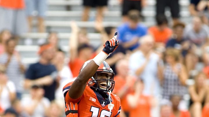 Sep 5, 2015; Champaign, IL, USA; Marchie Murdock (16) celebrates a touchdown catch with teammates Illinois Fighting Illini wide receiver Malik Turner (11) and offensive lineman Chris Boles at Memorial Stadium. Mandatory Credit: Mike Granse-Imagn Images Sep 5, 2015; Champaign, IL, USA; Marchie Murdock (16) celebrates a touchdown catch with teammates Illinois Fighting Illini wide receiver Malik Turner (11) and offensive lineman Chris Boles at Memorial Stadium. Mandatory Credit: Mike Granse-Imagn Images