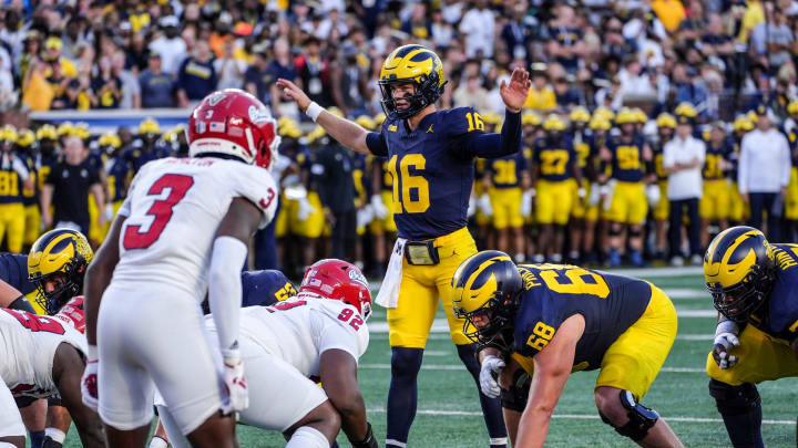 Michigan quarterback Davis Warren (16) starts the game against Fresno State at Michigan Stadium at Michigan Stadium in Ann Arbor on Saturday, Aug. 31, 2024. Michigan quarterback Davis Warren (16) starts the game against Fresno State at Michigan Stadium at Michigan Stadium in Ann Arbor on Saturday, Aug. 31, 2024.