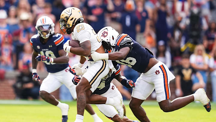 Auburn Tigers freshman linebacker Demarcus Riddick continues to make an impact on the defense.
