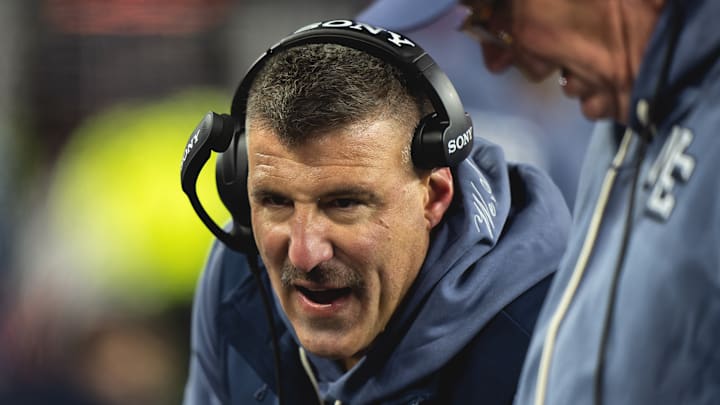 Mike Vrabel has the Patriots off to a blistering start this season, improving to 9–2 after a 27–14 win over the Jets on Thursday night.