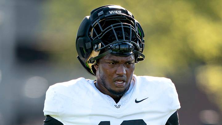 Vanderbilt edge Brian Allen Jr. (10) goes through drills at Vanderbilt University’s McGugin Center practice fields Tuesday, April 7, 2026. Vanderbilt edge Brian Allen Jr. (10) goes through drills at Vanderbilt University’s McGugin Center practice fields Tuesday, April 7, 2026.
