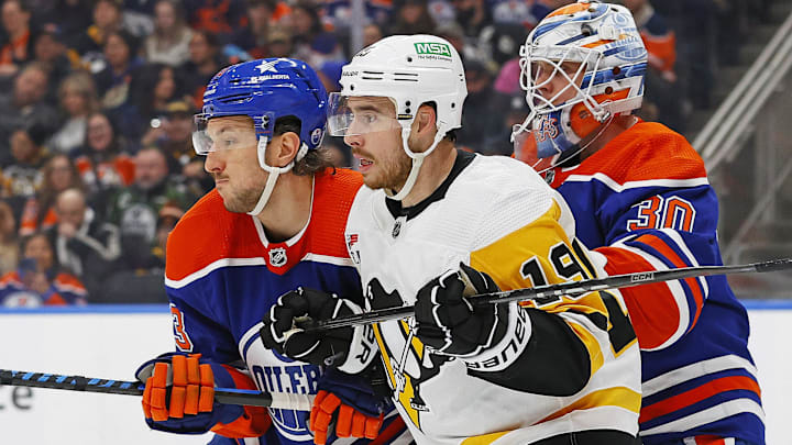 Edmonton Oilers and Pittsburgh Penguins players battle