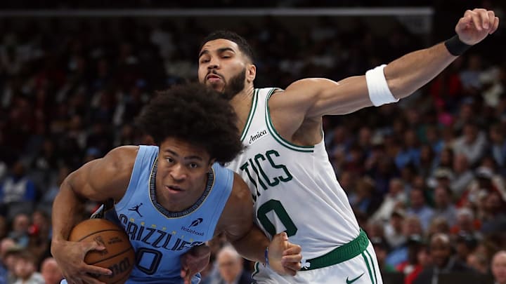 Mar 31, 2025; Memphis, Tennessee, USA; Memphis Grizzlies forward Jaylen Wells (0) drives to the basket as Boston Celtics forward Jayson Tatum (0) defends during the third quarter at FedExForum. Mandatory Credit: Petre Thomas-Imagn Images Mar 31, 2025; Memphis, Tennessee, USA; Memphis Grizzlies forward Jaylen Wells (0) drives to the basket as Boston Celtics forward Jayson Tatum (0) defends during the third quarter at FedExForum. Mandatory Credit: Petre Thomas-Imagn Images