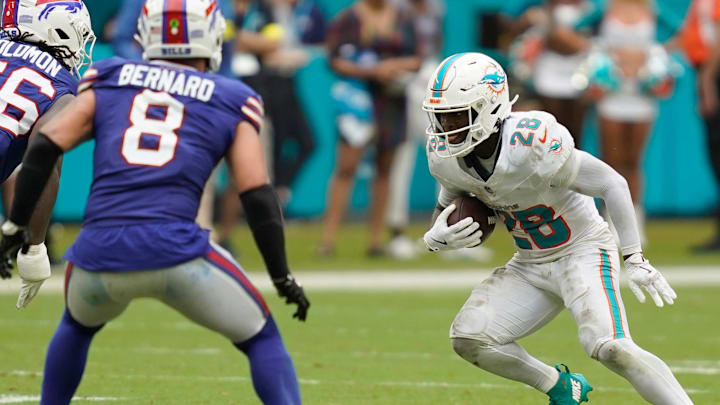 Nov 9, 2025; Miami Gardens, Florida, USA; Miami Dolphins running back De'Von Achane (28) runs during the second half against the Buffalo Bills at Hard Rock Stadium. Mandatory Credit: Jeff Romance-Imagn Images Nov 9, 2025; Miami Gardens, Florida, USA; Miami Dolphins running back De'Von Achane (28) runs during the second half against the Buffalo Bills at Hard Rock Stadium. Mandatory Credit: Jeff Romance-Imagn Images