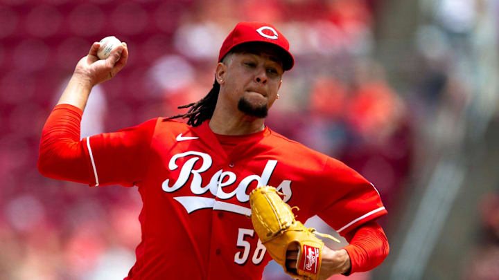 Cincinnati Reds starting pitcher Luis Castillo (58) pitches.