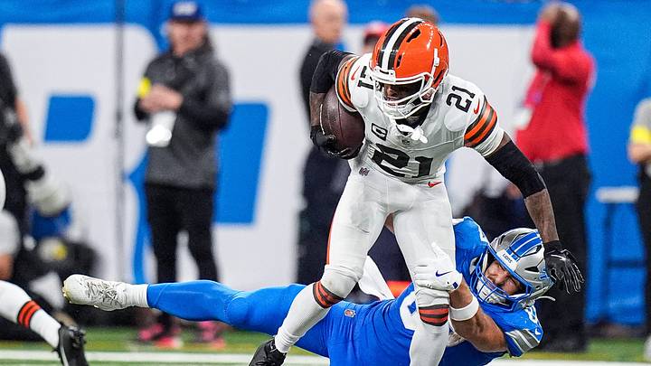 Detroit Lions tight end Sam LaPorta (87) tackles Cleveland Browns cornerback Denzel Ward (21) after Ward intercepts a pass from Detroit Lions quarterback Jared Goff (16) during the second half at Ford Field in Detroit on Sunday, Sept. 28, 2025.