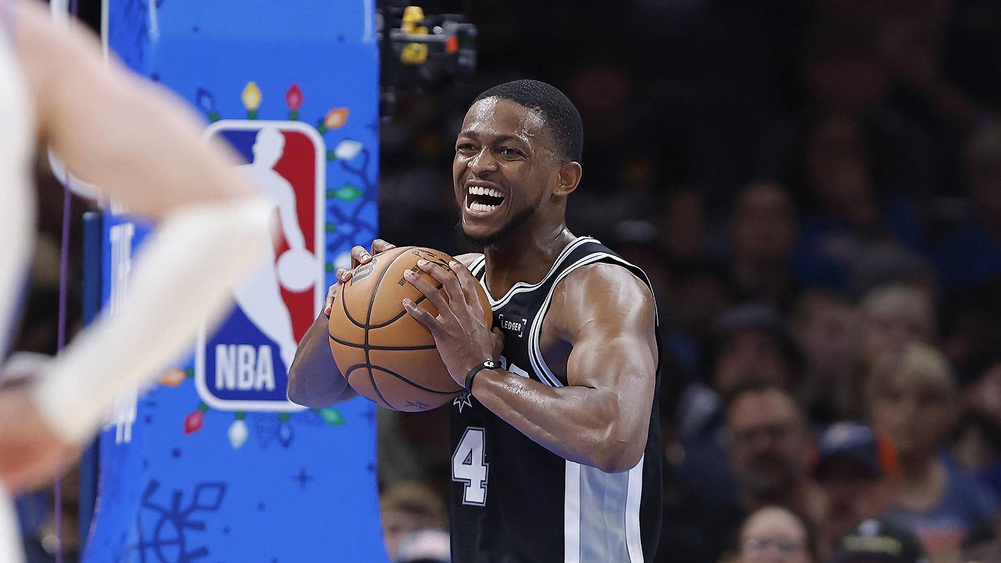Spurs' Fox Could Be X-Factor in Game 2 Against Thunder, But Will He Play?