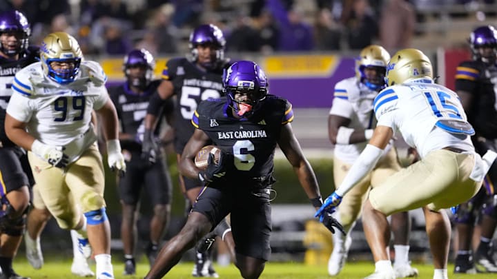 Oct 16, 2025; Greenville, North Carolina, USA; East Carolina Pirates tight end Desirrio Riles (6) runs the the ball after his catch against the Tulsa Golden Hurricane during the second half at Dowdy-Ficklen Stadium. Mandatory Credit: James Guillory-Imagn Images Oct 16, 2025; Greenville, North Carolina, USA; East Carolina Pirates tight end Desirrio Riles (6) runs the the ball after his catch against the Tulsa Golden Hurricane during the second half at Dowdy-Ficklen Stadium. Mandatory Credit: James Guillory-Imagn Images