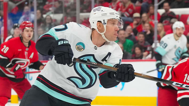 Jaden Schwartz and the Kraken are road underdogs in New York.