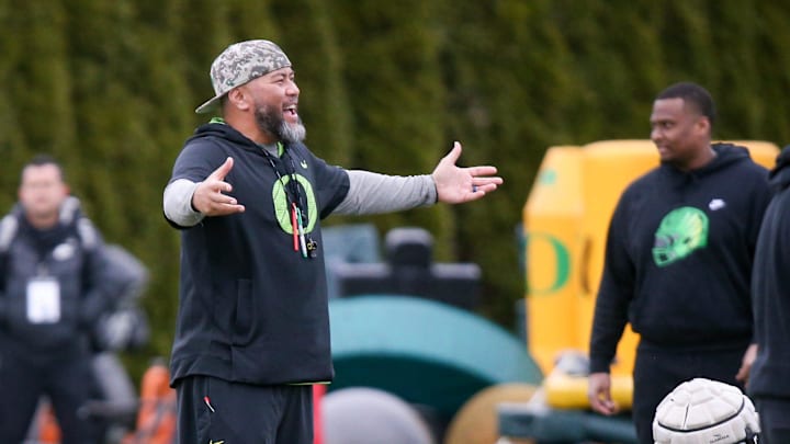 With home visits, phone calls and campus tours, Tony Tuioti and the Oregon staff pursue the most sought-after defensive lineman in the West.