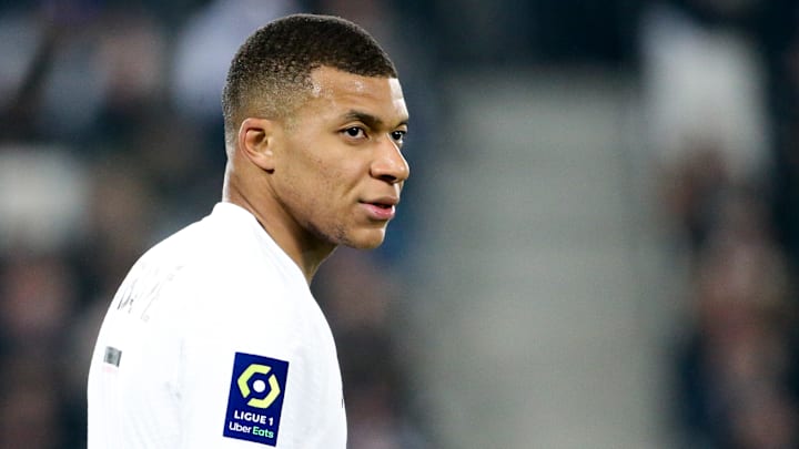 Kylian Mbappé toujours en négociations avec le Real Madrid. Kylian Mbappé toujours en négociations avec le Real Madrid.