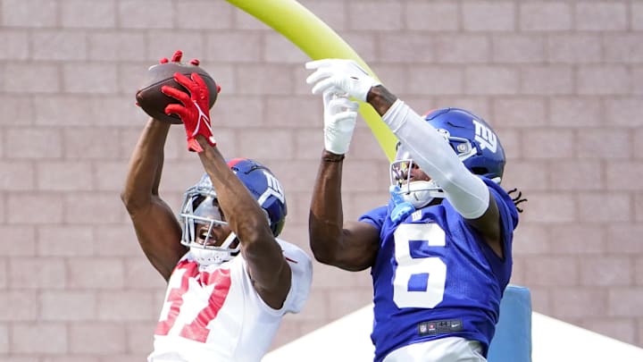 Jul 27, 2023; East Rutherford, NJ, USA;  New York Giants rookie cornerback Tre Hawkins III, left,