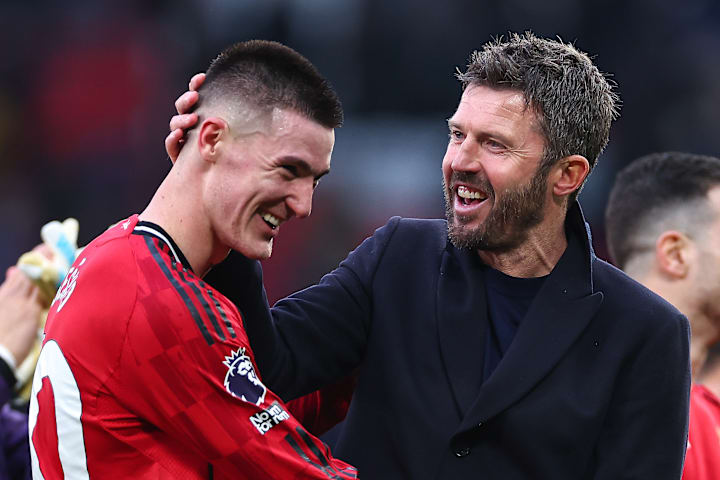 Benjamin Šeško (left) alongside Michael Carrick.