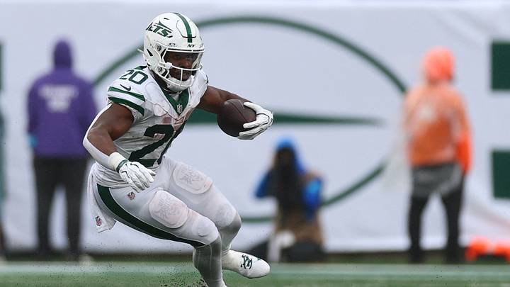 New York Jets running back Breece Hall (20) runs with the ball against the Green Bay Packers during the third quarter at MetLife Stadium. New York Jets running back Breece Hall (20) runs with the ball against the Green Bay Packers during the third quarter at MetLife Stadium.