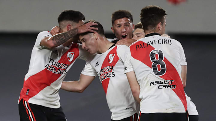Todos festejan el gol de Julián Álvarez para River.