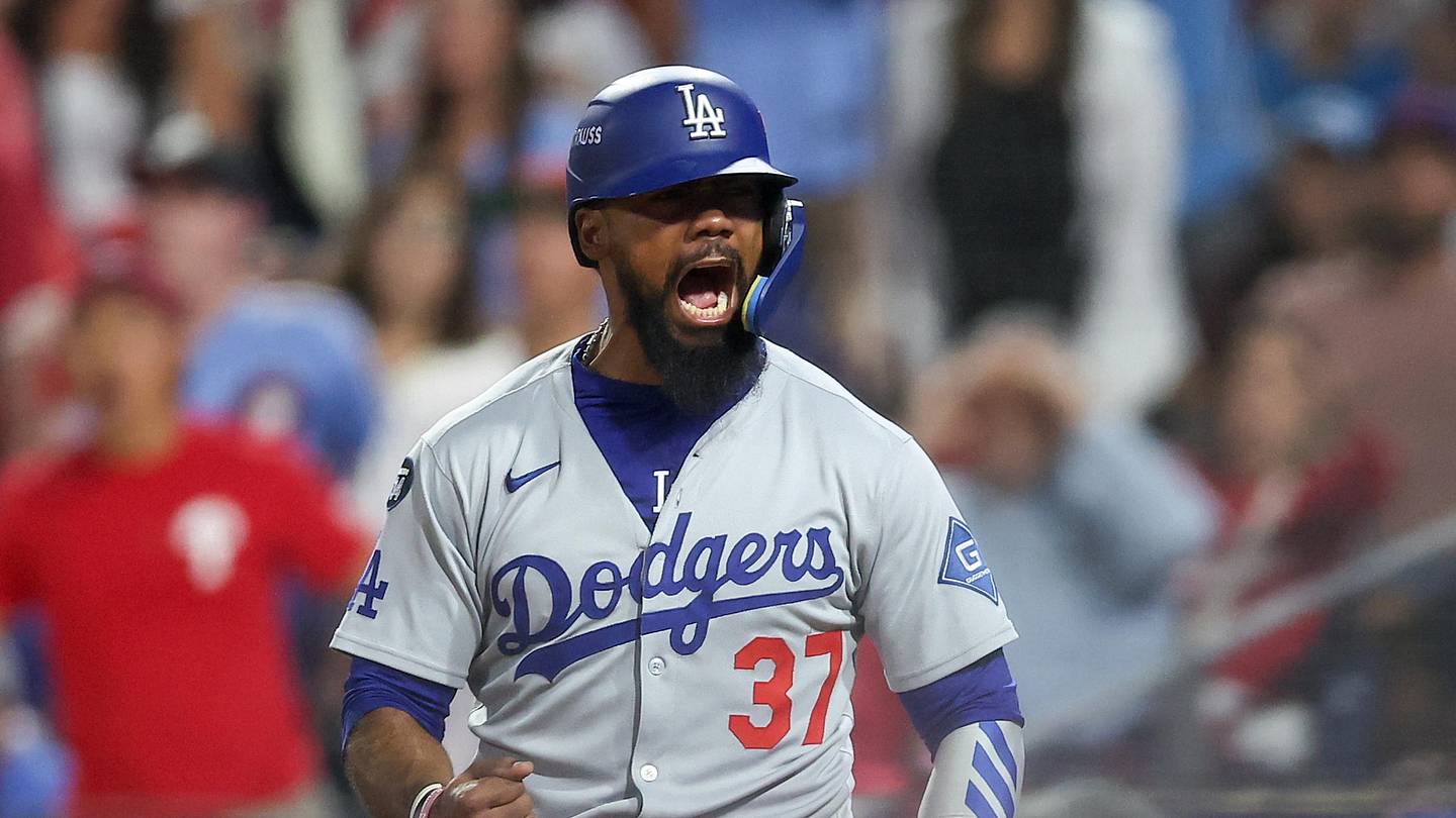 Teoscar Hernández shares wife's sweet post after haunted hotel scare in NLCS