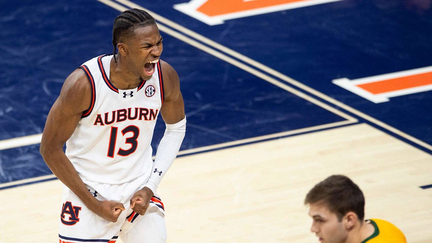 miles-kelly-thriving-in-front-of-auburn-tigers-home-crowd
