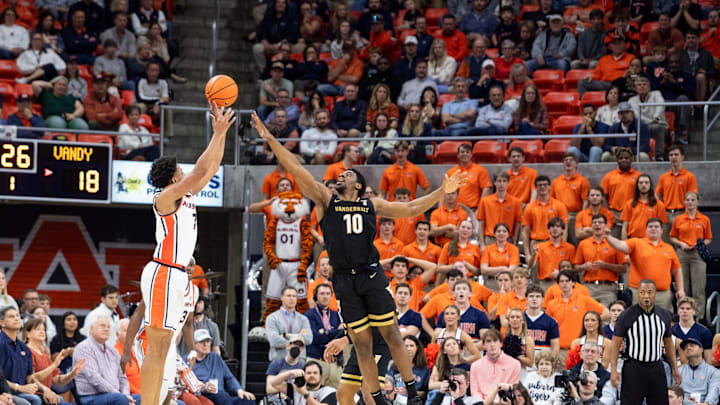 Auburn Tigers forward Keyshawn Hall (7) Auburn Tigers forward Keyshawn Hall (7)
