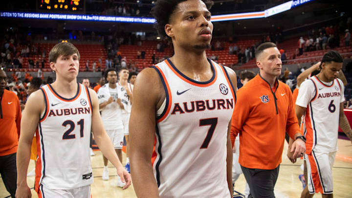 Auburn Tigers forward Keyshawn Hall (7) and head coach Steven Pearl