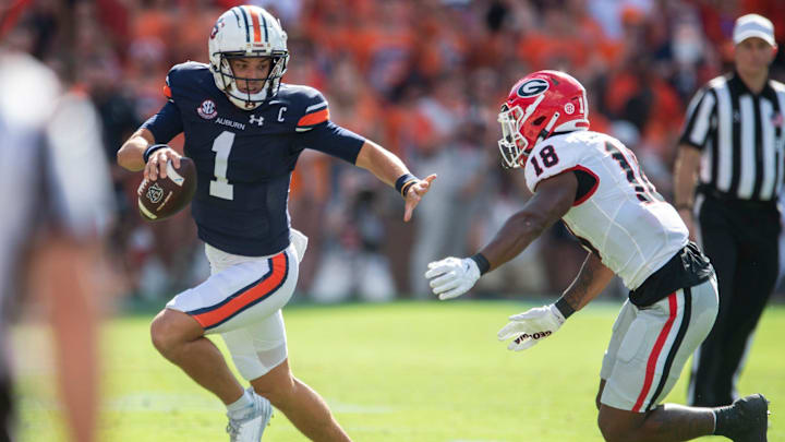 Auburn Tigers quarterback Payton Thorne (1) runs the ball as Auburn Tigers take on Georgia Bulldogs