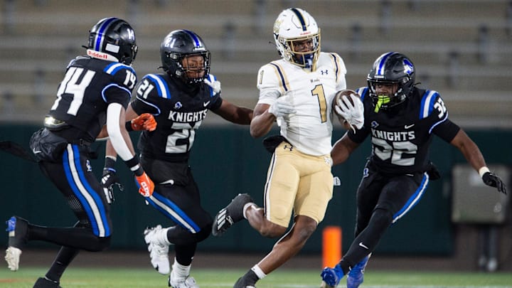 Moody's Josiah Dozier (1) runs the ball during the Class 5A football state championship at Protective Stadium in Birmingham, Ala., on Thursday, Dec. 5, 2024. Montgomery Catholic leads Moody 14-0 at halftime.