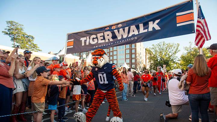 The Auburn Tigers could be seeing wide receiver Cedrick Simmons join the program for the 2027 class this week. The Auburn Tigers could be seeing wide receiver Cedrick Simmons join the program for the 2027 class this week.
