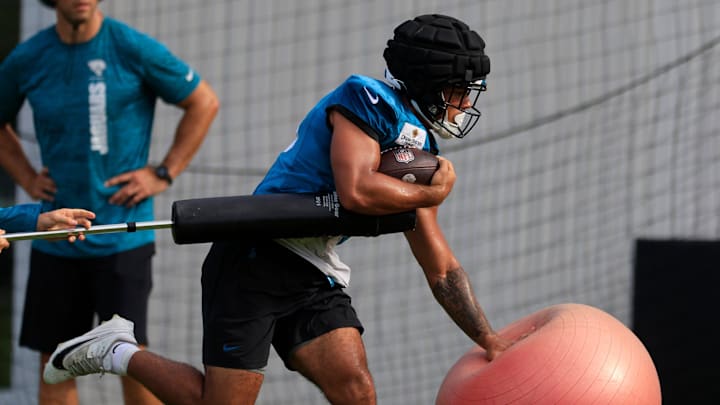 Jacksonville Jaguars tight end Brenton Strange (85) avoids defensive obstacles during the third day of an NFL football training camp practice Friday, July 26, 2024 at EverBank Stadium’s Miller Electric Center in Jacksonville, Fla.