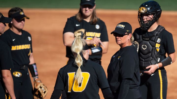Missouri Tigers head coach Larissa Anderson huddles with her team as Florida Gators and Missouri Tigers face of in the SEC softball tournament championship game at Jane B. Moore Field in Auburn, Ala., on Saturday, May 11, 2024.