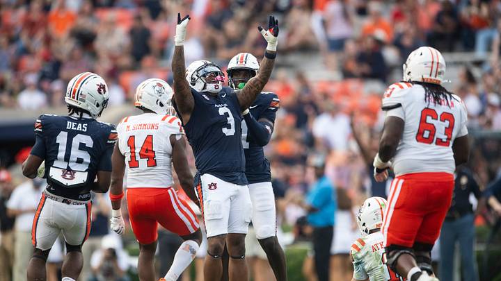 Auburn Tigers buck Chris Murray (3) is expected to return this weekend against Florida, as well as edge rusher Da'Shawn Womack. Auburn Tigers buck Chris Murray (3) is expected to return this weekend against Florida, as well as edge rusher Da'Shawn Womack.