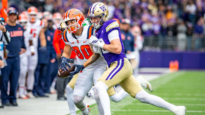 Alex McLaughlin crashes into Illinois receiver Hank Beatty.