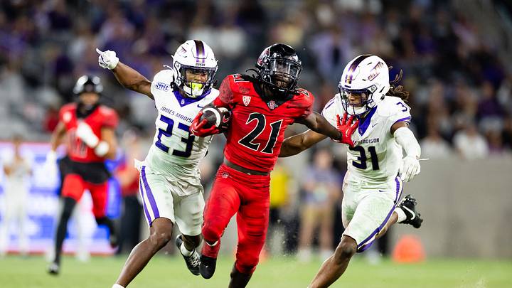 San Diego State Aztecs running back Javion Kinnard (21). San Diego State Aztecs running back Javion Kinnard (21).