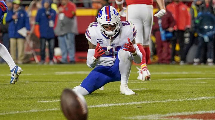 Dec 10, 2023; Kansas City, Missouri, USA; Buffalo Bills safety Jordan Poyer (21) reacts after unable to catch an interception against the Kansas City Chiefs during the second half Dec 10, 2023; Kansas City, Missouri, USA; Buffalo Bills safety Jordan Poyer (21) reacts after unable to catch an interception against the Kansas City Chiefs during the second half