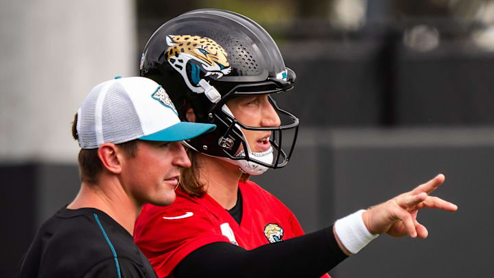 Jacksonville Jaguars offensive coordinator Grant Udinski, left, talks with Jacksonville Jaguars quarterback Trevor Lawrence (16) during the Jacksonville Jaguars’ mandatory minicamp Tuesday June 10, 2025 at the Miller Electric Center in Jacksonville, Fla. [Doug Engle/Florida Times-Union]
