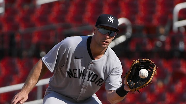 Aug 17, 2025; St. Louis, Missouri, USA; New York Yankees first baseman Paul Goldschmidt (48) fields a throw against the St. Louis Cardinals during the ninth inning at Busch Stadium. Mandatory Credit: Jeff Curry-Imagn Images Aug 17, 2025; St. Louis, Missouri, USA; New York Yankees first baseman Paul Goldschmidt (48) fields a throw against the St. Louis Cardinals during the ninth inning at Busch Stadium. Mandatory Credit: Jeff Curry-Imagn Images