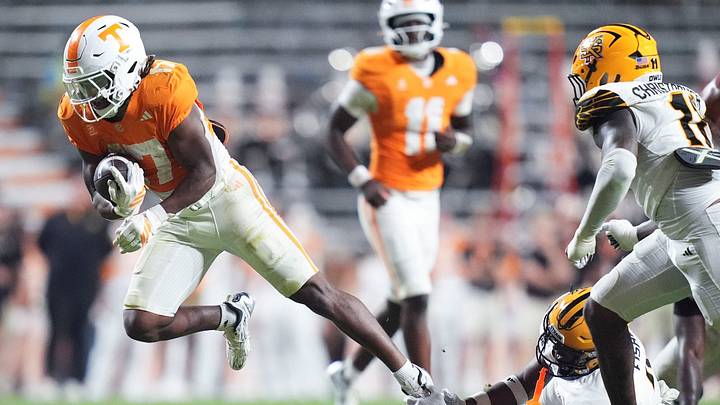 Sep 19, 2026; Knoxville, Tennessee, USA; Tennessee running back Daune Morris (17) runs with the ball during a game between Tennessee and Kennesaw State at Neyland Stadium in Knoxville, Tenn., Sept. 19, 2026. Mandatory Credit: Caitie McMekin/News Sentinel-USA TODAY NETWORK via Imagn Images Sep 19, 2026; Knoxville, Tennessee, USA; Tennessee running back Daune Morris (17) runs with the ball during a game between Tennessee and Kennesaw State at Neyland Stadium in Knoxville, Tenn., Sept. 19, 2026. Mandatory Credit: Caitie McMekin/News Sentinel-USA TODAY NETWORK via Imagn Images