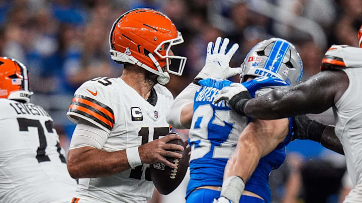 Detroit Lions defensive end Aidan Hutchinson (97) knocks the ball out of the hands of Cleveland Browns quarterback Joe Flacco (15) during the second half at Ford Field in Detroit on Sunday, Sept. 28, 2025.