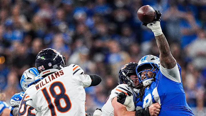 Detroit Lions defensive tackle Tyleik Williams (91) blocks a pass from Chicago Bears quarterback Caleb Williams (18) during the second half at Ford Field in Detroit on Sunday, Sept. 14, 2025.