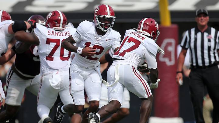 Oct 3, 2026; Starkville, Mississippi, USA; Alabama Crimson Tide quarterback Keelon Russell (12) hands the ball off to running back Trae’shawn Brown (17) during the second quarter against the Mississippi State Bulldogs at Davis Wade Stadium at Scott Field. Mandatory Credit: Petre Thomas-Imagn Images Oct 3, 2026; Starkville, Mississippi, USA; Alabama Crimson Tide quarterback Keelon Russell (12) hands the ball off to running back Trae’shawn Brown (17) during the second quarter against the Mississippi State Bulldogs at Davis Wade Stadium at Scott Field. Mandatory Credit: Petre Thomas-Imagn Images