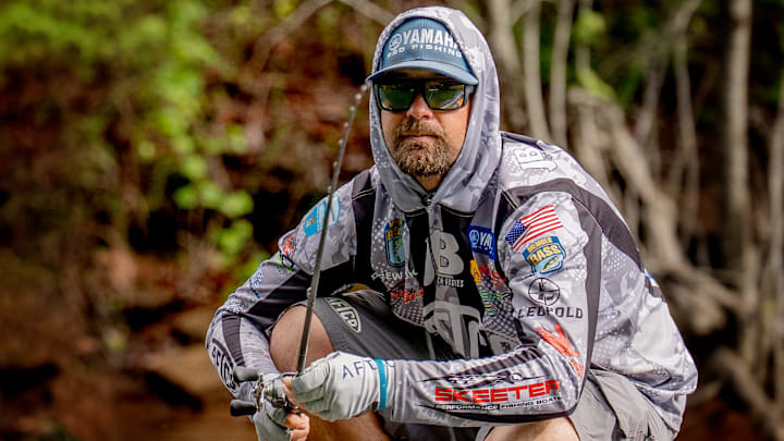 Despite murky water and thick pollen, Drew Cook powered through Day 3 at the Bassmaster Elite Series on Lake Hartwell to maintain his lead heading into Championship Sunday.