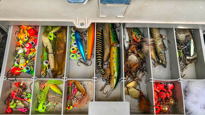 Struggling to pick the right lure? Learn 8 key factors—from species and water temperature to cover and depth—to boost your catch rate and confidence on the water.