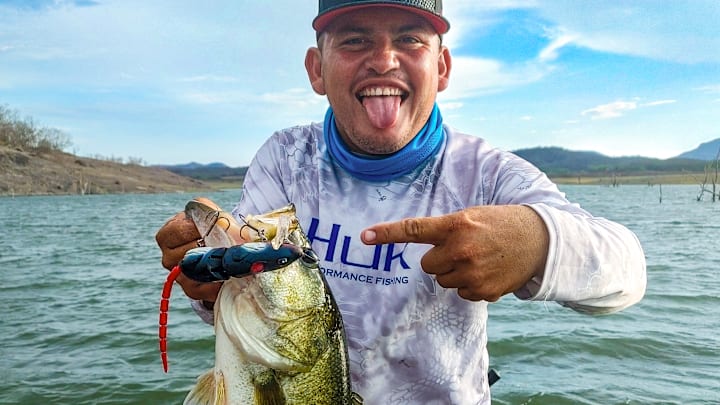 Want more memorable topwater expolsions and trophy bass? Do you know the best rat baits for largemouth bass? Check out these gear tips, top picks like the SPRO Rat, and proven rat fishing strategies and change your bass fishing game forever.