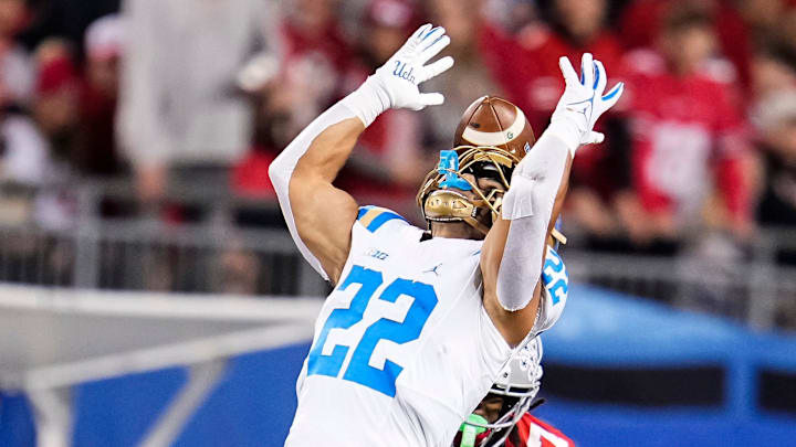 UCLA Bruins running back Anthony Frias II (22) loses a pass over his head during the NCAA football game against the Ohio State Buckeyes at Ohio Stadium in Columbus on Nov. 15, 2025. Ohio State won 48-10.