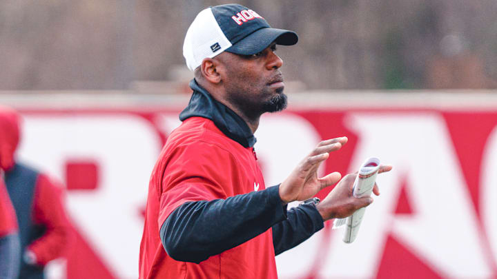 Arkansas Razorbacks secondary coach Eddie Hicks during a spring practice.