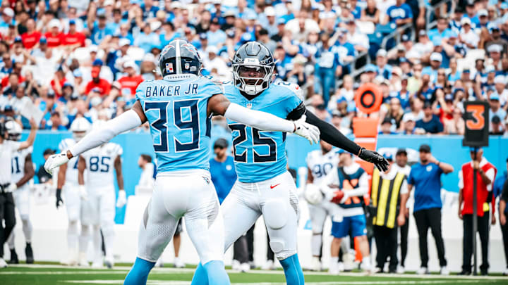 Tennessee Titans defense celebrating a big play