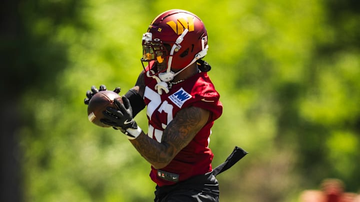 Defensive back Trey Amos catches ball during Washington Commanders Training Camp 