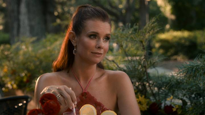 SWEET MAGNOLIAS. JoAnna Garcia Swisher as Maddie Townsend in episode 508 of SWEET MAGNOLIAS. Cr. Courtesy of Netflix. © 2025. SWEET MAGNOLIAS. JoAnna Garcia Swisher as Maddie Townsend in episode 508 of SWEET MAGNOLIAS. Cr. Courtesy of Netflix. © 2025.