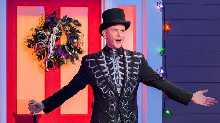 Host Mikey Day in episode 201 of IS IT CAKE?: HALLOWEEN. Host Mikey Day in episode 201 of IS IT CAKE?: HALLOWEEN.