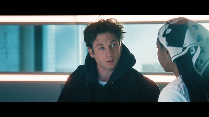 FX's The Bear -- "Soda" -- Season 5, Episode 1 -- Pictured: (l-r) Jeremy Allen White as Carmen "Carmy" Berzatto, Ayo Edebiri as Sydney Adamu. CR: FX