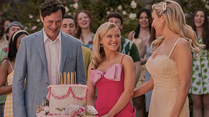 Tom Everett Scott, Lexi Minetree, June Diane Raphael in ELLE